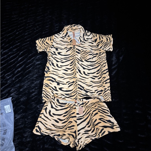 SKIMS Tiger Print Pajama Set - Picture 2 of 4